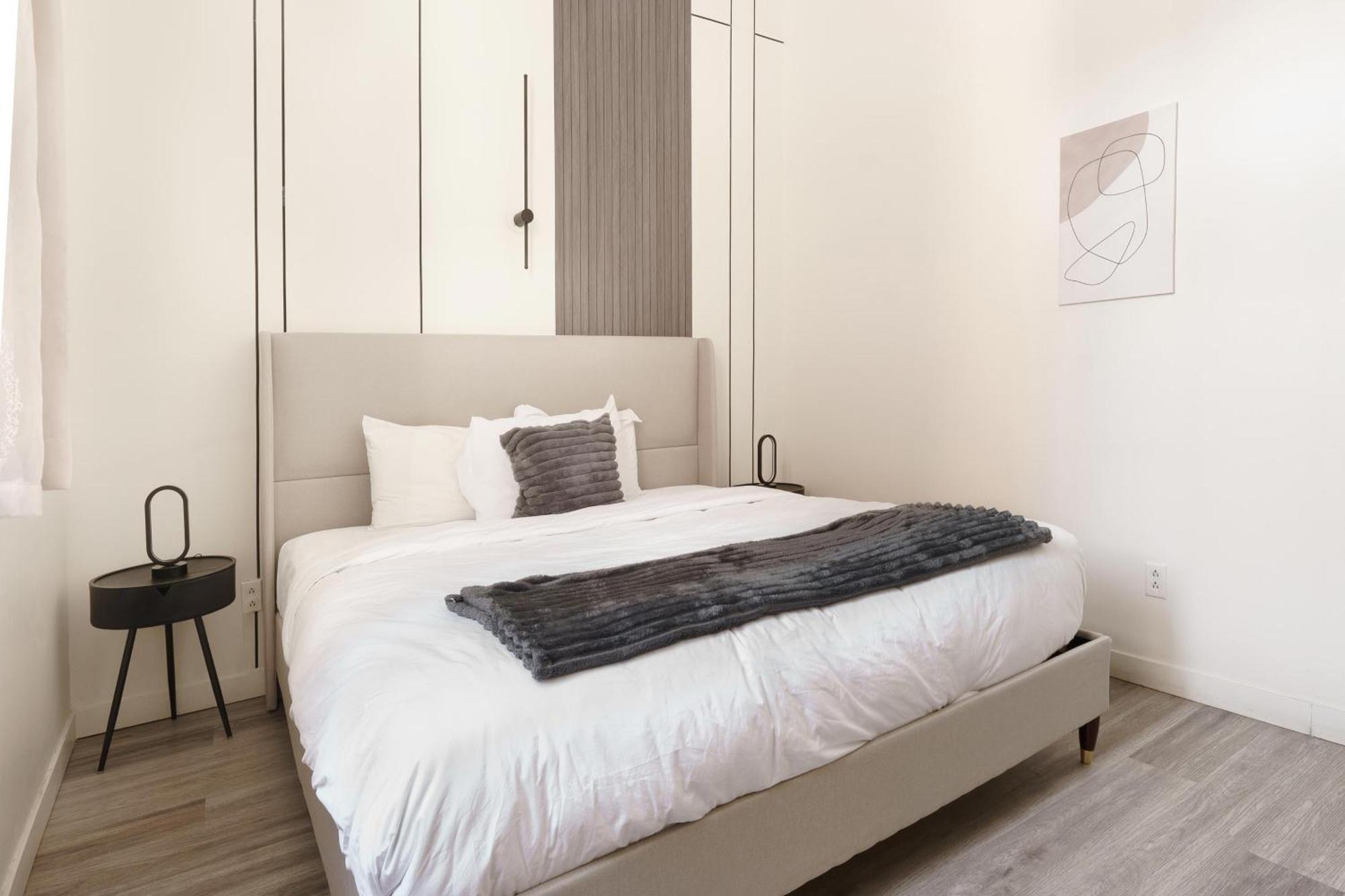 Deluxe Room 1 King Bed