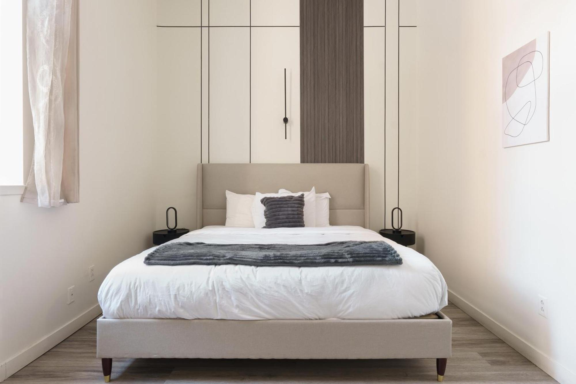 Deluxe Room 1 King Bed