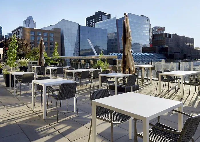 Doubletree By Hilton Montreal Hotel